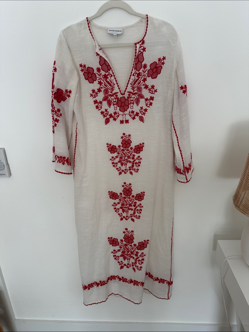ANTIK BATIK White Caftan Dress with Red Floral Embroidery M